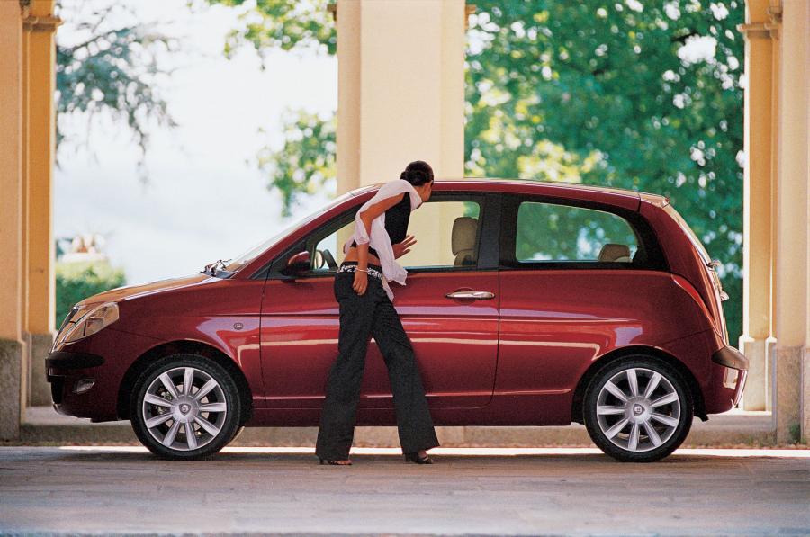  Lancia Ypsilon 2003 года  (фото 17 из 114)
